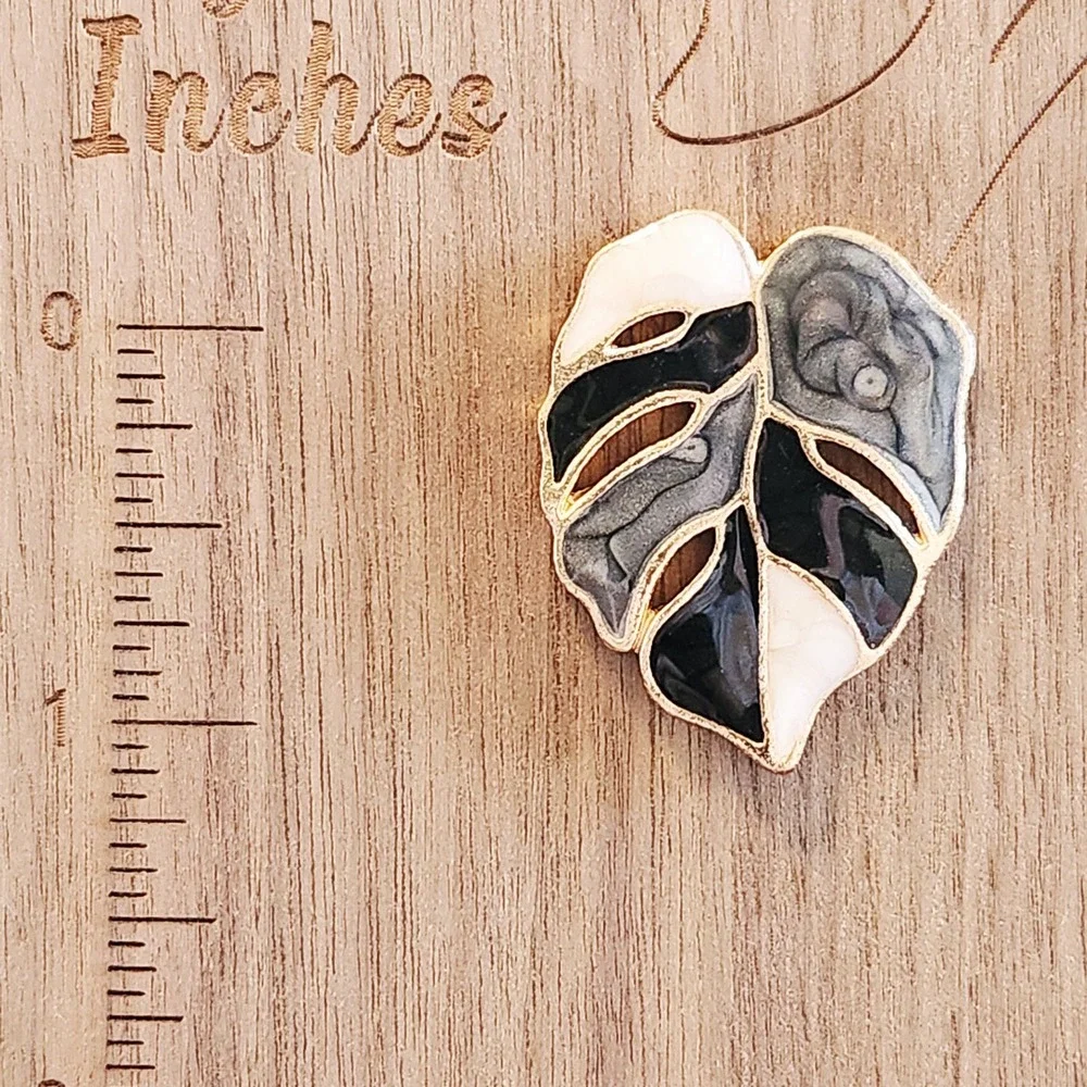 Monstera Leaf Stud Earrings Black White Grey Marbled Enamel Gold Tone‎ Tropical